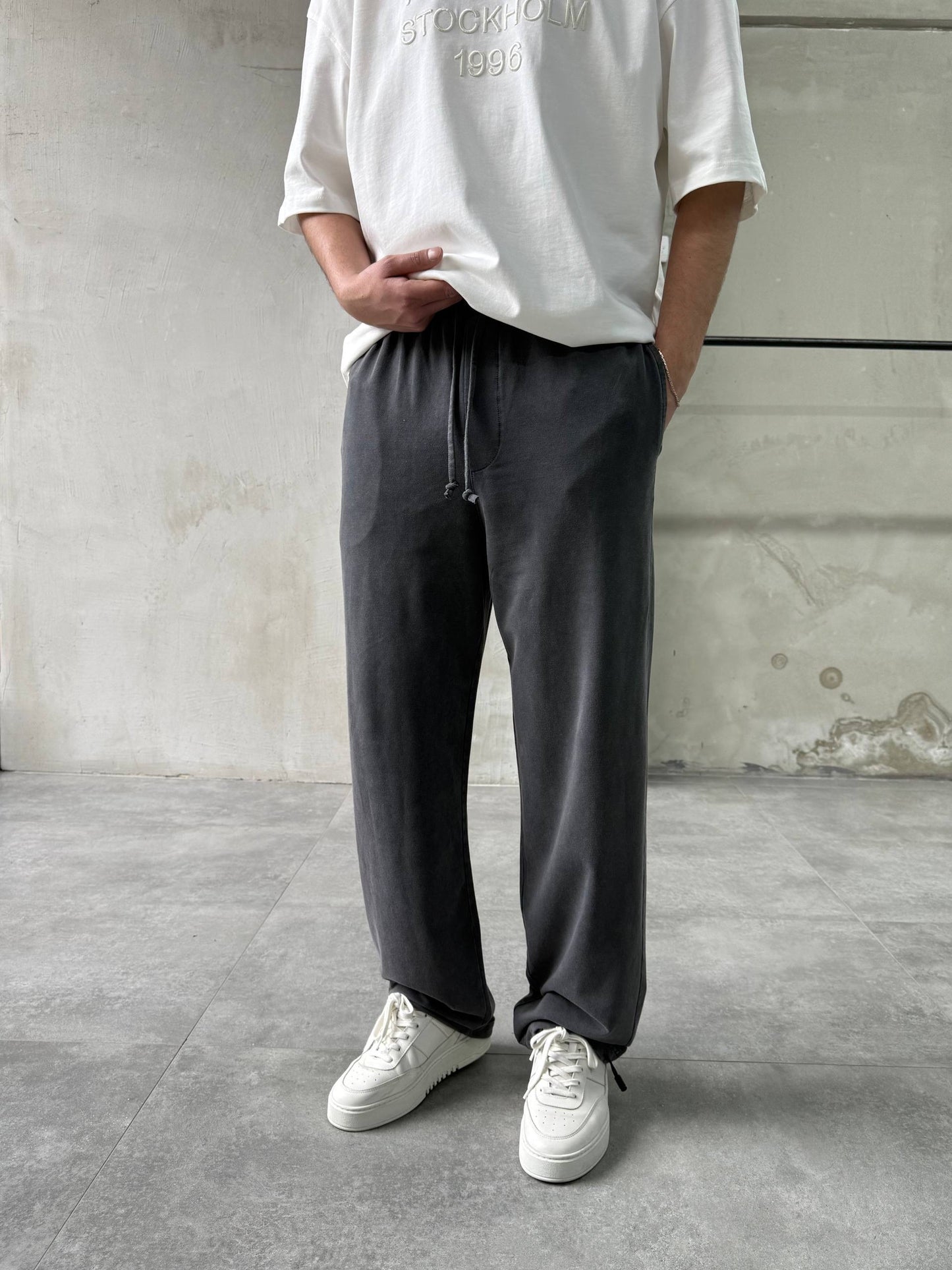 PREMIUM STONEWASHED SWEATPANTS
