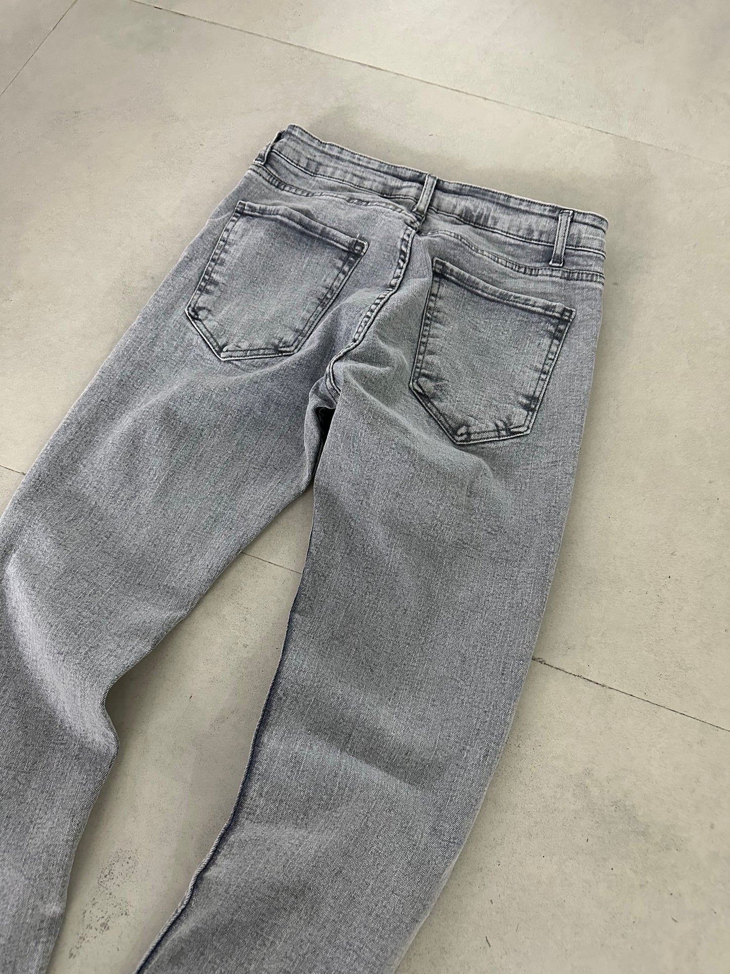 STONEWASHED FIT JEAN