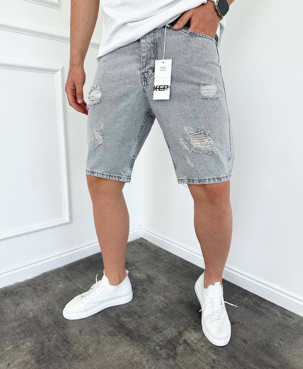 DAMAGED GRAY SHORT