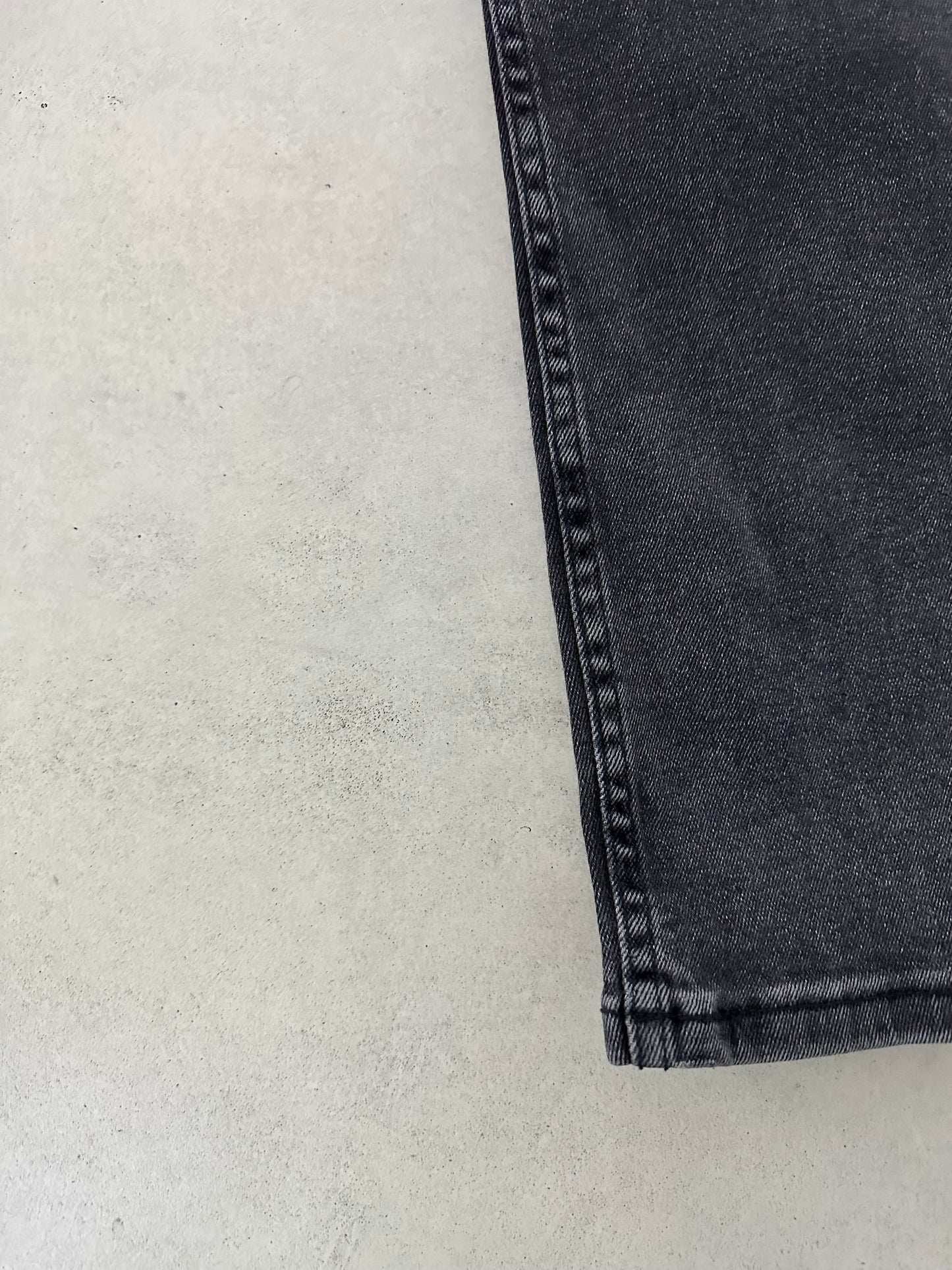 DAMAGED STONEWASHED GRAY JEAN