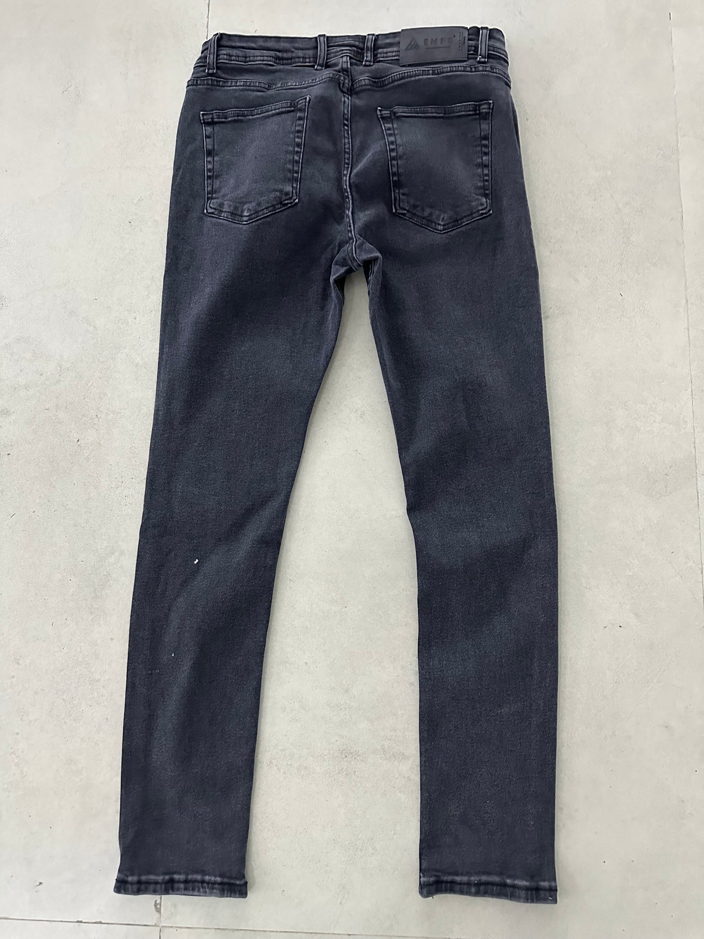 GRAY DAMAGED JEAN