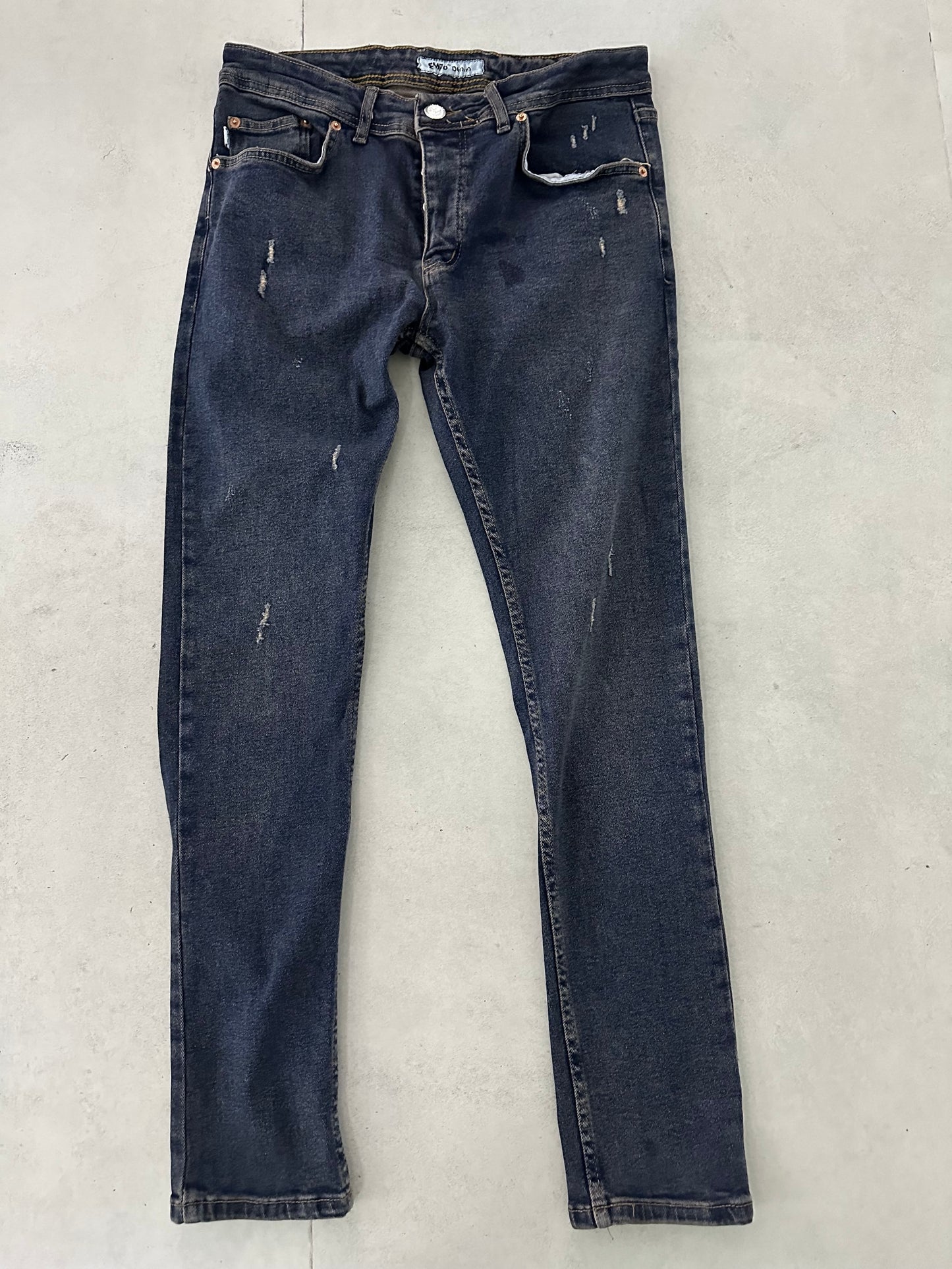 DAMAGED STONEWASHED BLUE JEAN