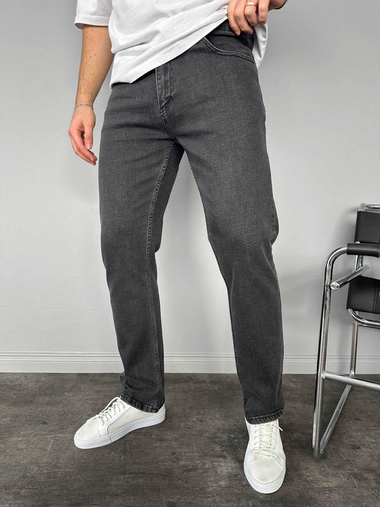 SOFT BLACK WASHED REGULAR JEAN